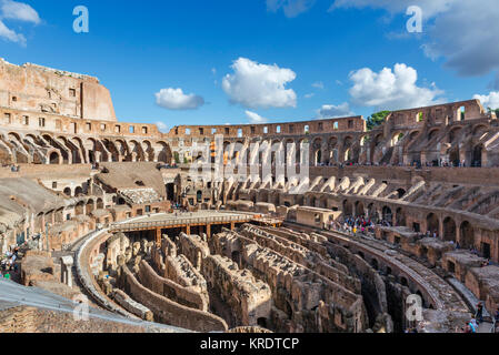 Interno del Colosseo romano, Roma, Italia Foto Stock
