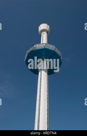 La Jurassic Skyline Tower è una torre di osservazione sul molo di Weymouth nel Dorset. Foto Stock