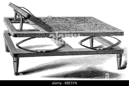 Illustrazione di un letto con le piume di forma ellittica e testiera regolabile da Georg Frey in New York, digitale migliorata la riproduzione di una xilografia dal Foto Stock