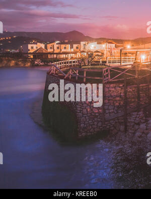 Una lunga esposizione colpo di Sidari resort nel Nord Corfu Grecia,all'imbrunire. Foto Stock
