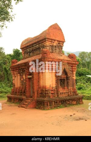 Ripristinato Champa Hindu Temple presso il Figlio mio sito patrimonio mondiale in Vietnam centrale, nei pressi di Da Nang Foto Stock