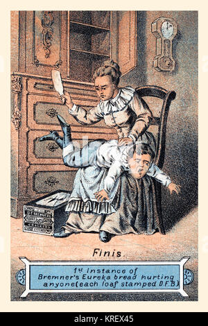 'Victorian scheda commerciale per un pane / cracker D.F. Crackers Bremners ''Finis'' l'immagine mostra un ragazzo essendo spanked per rubare i cracker e la rottura della scatola. La scheda LETTURE, ''1rst istanza di Eureka Bremners pane far male a nessuno . Ciascuna focaccia stampigliato D.F.B.'' La foto è in realtà uno di una serie di eventi visualizzati attraverso un set di carte per gli amanti dello shopping e i loro bambini possono raccoglierli.". Foto Stock