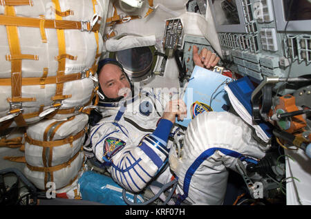 Jeffrey Williams all'interno della Soyuz TMA-8 veicoli spaziali Foto Stock