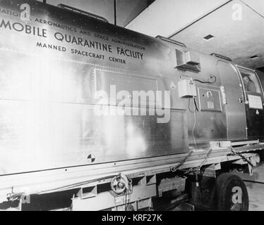 ARMSTRONG GUARDA FUORI della finestra Mobile MQF impianto di quarantena Foto Stock