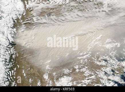 Cenere battente da Puyehue-Cordón Caulle (Cile) 10-15-2011 Foto Stock