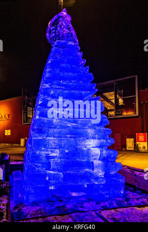 Il Piemonte, Italia. Xix Dec, 2017. Italia Piemonte Torino xix Dicembre 2017 Natale albero di ghiaccio per il LIngotto Credito: Davvero Facile Star/Alamy Live News Foto Stock