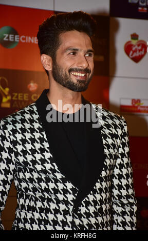 Mumbai, India. Xix Dec, 2017. Indian film attore Shahid Kapoor frequentare il tappeto rosso in caso di Zee Cine Awards 2018 a massa MMRDA, Bandra di Mumbai. Credito: SOPA/ZUMA filo/Alamy Live News Foto Stock