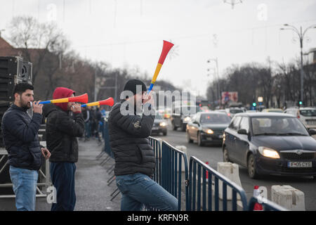 Bucarest, Romania - 20 dicembre 2017: romeno tassisti di protesta di fronte al quartier generale del governo contro la Uber e altre app che rubare i loro clienti. Foto Stock