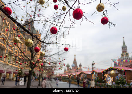 Mosca, Russia. Xx Dec, 2017. L'annuale festival di natale 'Viaggio nel Natale'' avrà luogo a pochi passi dalla Piazza Rossa con decine di bancarelle speciali e tende, parchi giochi e stadi. L'evento inizierà il 22 dicembre il credito: Velar concedere/ZUMA filo/Alamy Live News Foto Stock