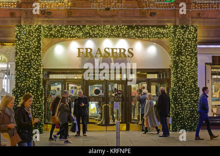 Glasgow, Scotland, Regno Unito 20 dicembre. Glasgow ama il Natale Buchanan Street e George Square "Glasgow stile del miglio" si illumina per il Natale. Credito: gerard ferry/Alamy Live News Foto Stock