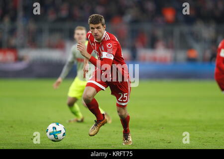 Monaco di Baviera, Germania. Xiii Dec, 2017. Thomas Muller (Bayern) Calcio/Calcetto : tedesco 'Bundesliga' tra Bayern Munchen 1-0 1FC Koln nello stadio Allianz Arena di Monaco di Baviera, Germania . Credito: Mutsu Kawamori/AFLO/Alamy Live News Foto Stock