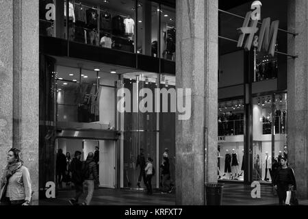 Milano - Ottobre 9, 2016: H&M store a Milano Foto Stock