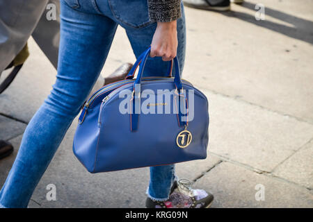 Milano, Italia - 24 Settembre 2017: Borsa Trussardi Foto Stock