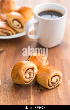 Mini ciambelle alla cannella e caffe'. Foto Stock