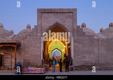 L'ingresso al Bazaar, Bukhara, Uzbekistan Foto Stock