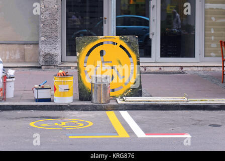 Disabilitare il simbolo di parcheggio Foto Stock