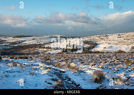 Bella mattino nevoso vicino Rowarth, Derbyshire nella campagna inglese. Foto Stock