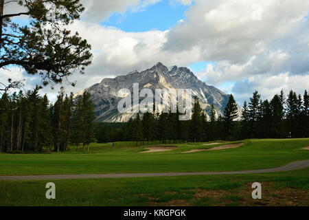 Il Banff Springs golf in le bellissime Montagne Rocciose Foto Stock