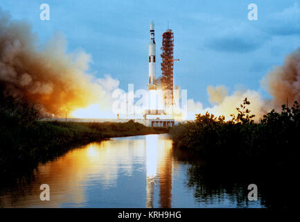 Il Skylab 1-Saturn V veicolo spaziale si solleva dal Launch Pad 39A su 14 Maggio 1973 Foto Stock