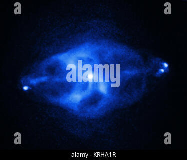 Questo montaggio offre immagini di cinque oggetti diversi che vanno da una lontana galassia relativamente vicina supernova residuo. Ciascuna immagine contiene i raggi X di Chandra lungo con dati provenienti da altri telescopi che rilevano i diversi tipi di luce. Queste immagini sono state rilasciate per commemorare l'inizio dell'Anno Internazionale della luce 2015, un anno di celebrazione dichiarata dalle Nazioni Unite. Queste immagini illustrano come gli astronomi usano diversi tipi di luce insieme per ottenere una visione più completa degli oggetti nello spazio. Cygnus a raggi X Foto Stock