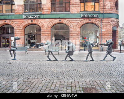 Scultura in bronzo gli ottimisti Orchestra da Yngve Lundell a Sodergatan street a Malmo Svezia Foto Stock