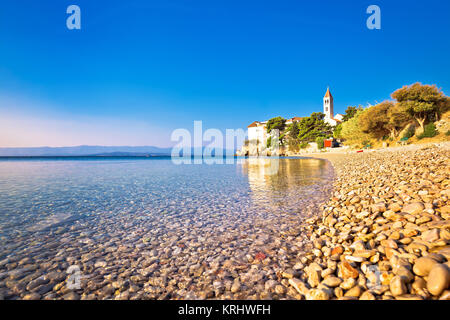 Monastero sulla spiaggia di ciottoli di Bol Foto Stock