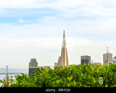 San Francisco, California, Stati Uniti d'America - 04 Maggio 2016: San Francisco Cityscape con il centro di grattacieli in una distanza, CALIFORNIA, STATI UNITI D'AMERICA Foto Stock