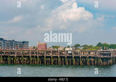 Boston AbandonView di Boston Harbor Abandonned Molo Vecchio Foto Stock