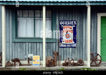 Un restaurato di fine secolo in cabina la vecchia città mineraria di Stewart, British Columbia, Canada. Foto Stock