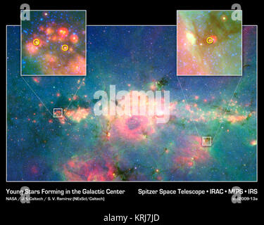 Questa immagine ad infrarossi dalla NASA il telescopio spaziale Spitzer mostra tre stelle bambino nel movimentato centro della nostra Via Lattea. Le tre stelle sono il primo a essere scoperto nella regione -- i precedenti tentativi di trovare loro non hanno avuto successo perché ci è così tanto la polvere in piedi tra noi e la nostra galassia core. Spitzer è stato in grado di trovare i neonati con i suoi affilati occhi a raggi infrarossi, che può tagliare attraverso la polvere. Il centro della nostra galassia è un frenetico posto. È farcito con stelle, gas e polvere. Gli astronomi hanno a lungo si chiedeva come le stelle si formano in tali circostanze caotiche. Mentre essi hanno conosciuto tha Foto Stock