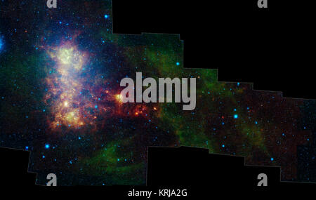 Il ritratto a infrarossi del piccolo Magellanic Cloud, prese dalla NASA il telescopio spaziale Spitzer, rivela le stelle e la polvere in questa galassia come mai visto prima. Il piccolo Magellanic Cloud è un satellite vicino galaxy per la nostra Via Lattea, circa 200.000 anni-luce di distanza. L'immagine mostra il corpo principale del piccolo Magellanic Cloud, che è costituito da "bar" e "ala" sulla sinistra e il 'tail' che si estende a destra. La barra contiene entrambe le vecchie stelle (in blu) e giovani stelle illuminazione loro natal polvere (verde/rosso). L'ala contiene principalmente le giovani stelle. La coda contiene solo gas, Foto Stock