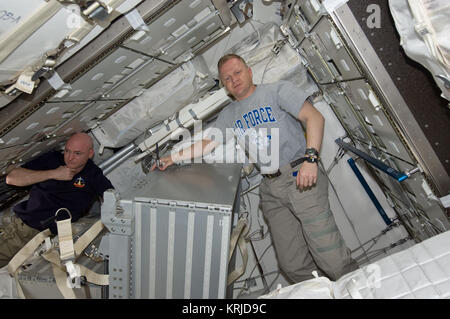 STS-133 ISS-26 Scott Kelly e Eric Boe Foto Stock