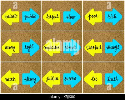 Antonym concetti scritti sulle frecce opposte Foto Stock
