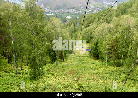 Seggiovia in cima alla montagna russa Stolby riserva Nature Sanctuary. Nei pressi di Krasnoyarsk. La Siberia Foto Stock