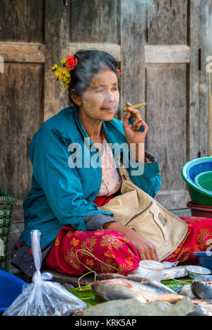 Negozio di souvenir a Mandalay, Myanmar Foto Stock