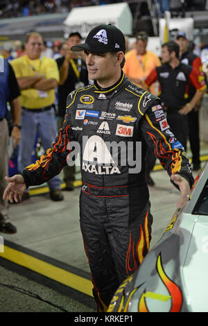 HOMESTEAD, FL - novembre 20: Jeff Gordon, driver della #24 AXALTA Chevrolet, sorge nella zona del garage durante la pratica per la NASCAR Sprint Cup Series Ford EcoBoost 400 a Homestead-Miami Speedway su Novembre 20, 2015 a Homestead, Florida. Persone: Jeff Gordon Foto Stock