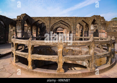 Mandu India, rovine afghano di islam unito, moschea monumento e tomba musulmana. Foto Stock