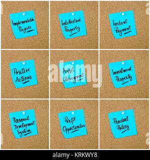 Collage di acronimi aziendali scritti sulla carta nota Foto Stock