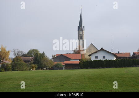 Irschenberg,miesbach,alta Baviera,village,chiesa,campo,prato,parrocchia Foto Stock