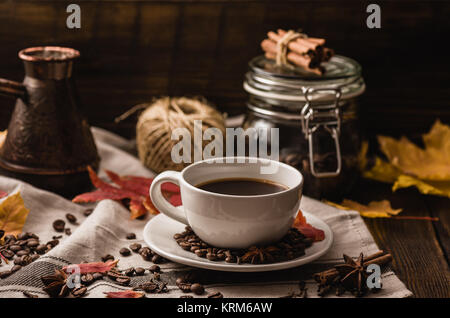 Tazza di caffè sul tavolo Foto Stock