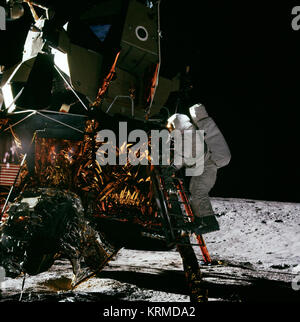 Alan Bean sulla scala di LM Foto Stock