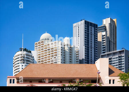 Architettura moderna. Alto edificio di appartamenti di lusso e condomini Pattaya Thailandia, Sud-est asiatico Foto Stock