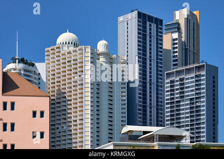 Architettura moderna. Alto edificio di appartamenti di lusso e condomini Pattaya Thailandia, Sud-est asiatico Foto Stock