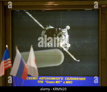 Il Soyuz MS-01 navicella spaziale con spedizione 48-49 il suo equipaggio Kate Rubins della NASA, Anatoly Ivanishin di Roscosmos e Takuya Onishi della Japan Aerospace Exploration Agency (JAXA) a bordo è quella che si vede sullo schermo a Mosca Mission Control Center man mano che ci si avvicina alla stazione spaziale internazionale per docking, sabato 9 luglio, 2016 Korolov, Russia. Rubins, Ivanishin e Onishi ancorata al 12:06 a.m. EDT Sabato 9 Luglio 254 statuto miglia oltre il Sud Pacifico e uniti Expedition 48 Commander Jeff Williams della NASA e gli ingegneri di volo Oleg Skripochka e Alexey Ovchinin di Roscosmos. Foto Credi Foto Stock