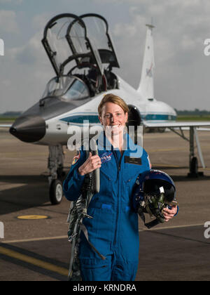 2017 astronauta della NASA candidato - Loral O'Hara. Data foto: 6 giugno 2017. Posizione: Ellington Field - hangar 276, asfalto. Fotografo: Robert Markowitz Loral O'Hara ritratto Foto Stock