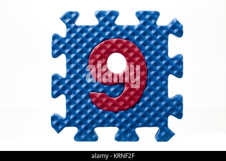 Puzzle di schiuma con numero nove Foto Stock