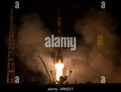 Il Soyuz MS-06 lanci spaziali dal cosmodromo di Baikonur con spedizione 50 equipaggi Joe Acaba della NASA, Alexander Misurkin di Roscosmos e Mark Vande Hei della NASA dal cosmodromo di Baikonur in Kazakistan, Mercoledì, Settembre 13, 2017, (tempo kazaka) (sett. 12, il tempo DEGLI STATI UNITI). Acaba, Misurkin e Vande Hei trascorreranno circa cinque mesi e mezzo sulla Stazione spaziale internazionale. Photo credit: (NASA/Bill Ingalls) Expedition 53 lancio Soyuz (NHQ201709130002) Foto Stock