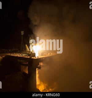 Il Soyuz MS-06 lanci spaziali dal cosmodromo di Baikonur con spedizione 50 equipaggi Joe Acaba della NASA, Alexander Misurkin di Roscosmos e Mark Vande Hei della NASA dal cosmodromo di Baikonur in Kazakistan, Mercoledì, Settembre 13, 2017, (tempo kazaka) (sett. 12, il tempo DEGLI STATI UNITI). Acaba, Misurkin e Vande Hei trascorreranno circa cinque mesi e mezzo sulla Stazione spaziale internazionale. Photo credit: (NASA/Bill Ingalls) Expedition 53 lancio Soyuz (NHQ201709130008) Foto Stock