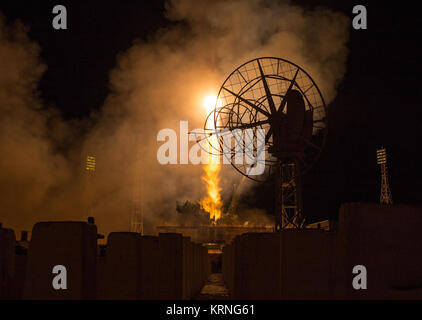 Il Soyuz MS-06 lanci spaziali dal cosmodromo di Baikonur con spedizione 50 equipaggi Joe Acaba della NASA, Alexander Misurkin di Roscosmos e Mark Vande Hei della NASA dal cosmodromo di Baikonur in Kazakistan, Mercoledì, Settembre 13, 2017, (tempo kazaka) (sett. 12, il tempo DEGLI STATI UNITI). Acaba, Misurkin e Vande Hei trascorreranno circa cinque mesi e mezzo sulla Stazione spaziale internazionale. Photo credit: (NASA/Bill Ingalls) Expedition 53 lancio Soyuz (NHQ201709130009) Foto Stock