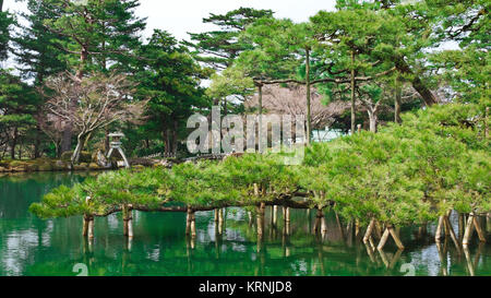 Kenrokuen, uno dei tre più molto bello il giardino a Kanazawa, Giappone Foto Stock